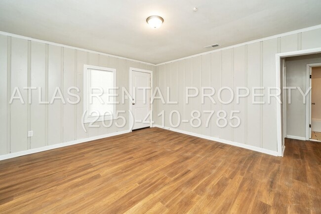 Building Photo - Don't miss this beautifully renovated 2-be...
