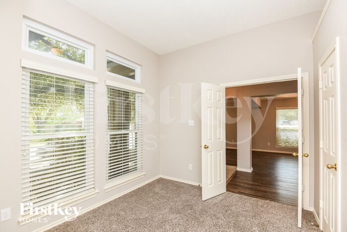 Building Photo - 4732 Lennon Ave