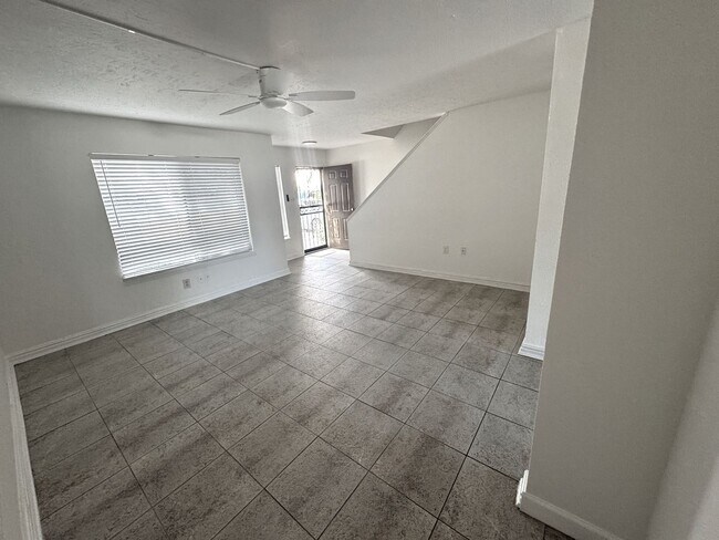 Building Photo - Beautifully Renovated 2-Bedroom, 1.5-Bathroom Townhouse in North St. Petersburg