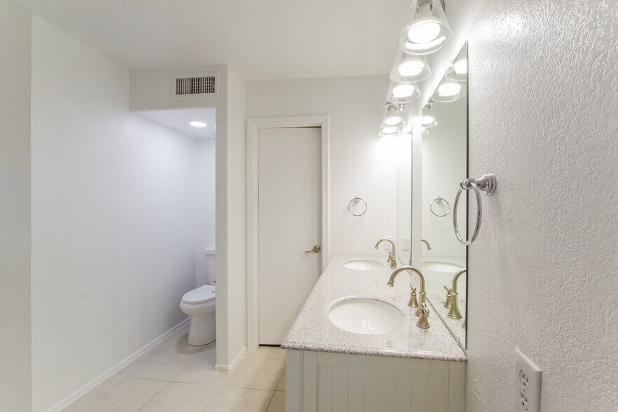 Building Photo - 16634 N 35th Way