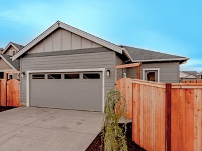Building Photo - 3530 NE Hembree St