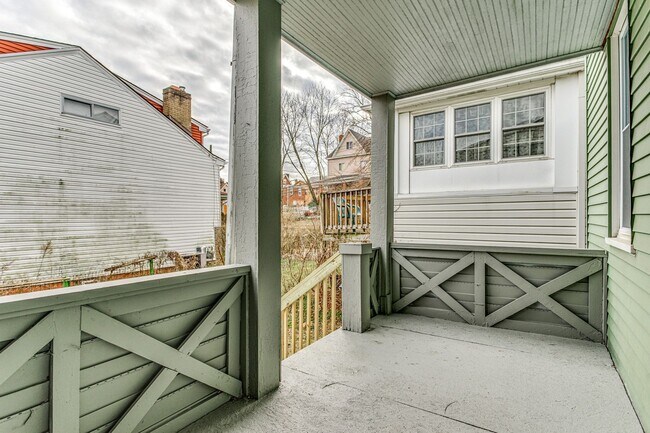 Building Photo - 2 Bedroom/1 Bath in Carrick - Available JULY!