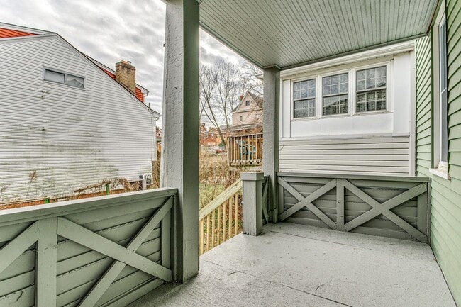 Building Photo - 2 Bedroom/1 Bath in Carrick - Available NOW!