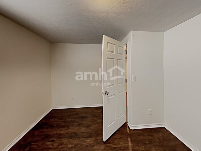 Building Photo - 3372 W 1050 N