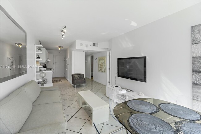 Building Photo - 100 Lincoln Rd