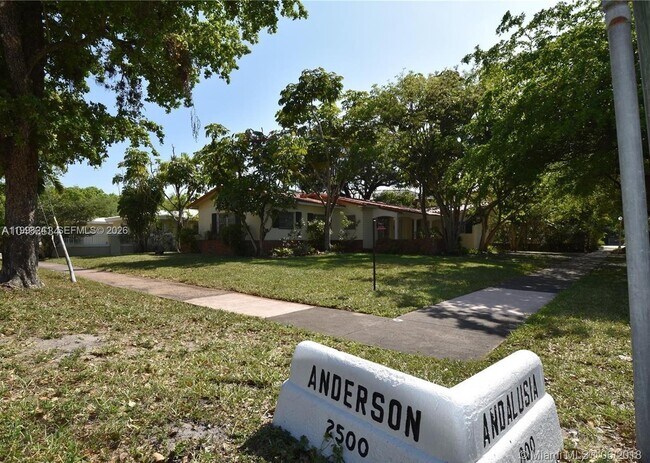 Building Photo - 800 Andalusia Ave