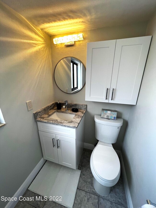 Building Photo - 7101 Ridgewood Ave