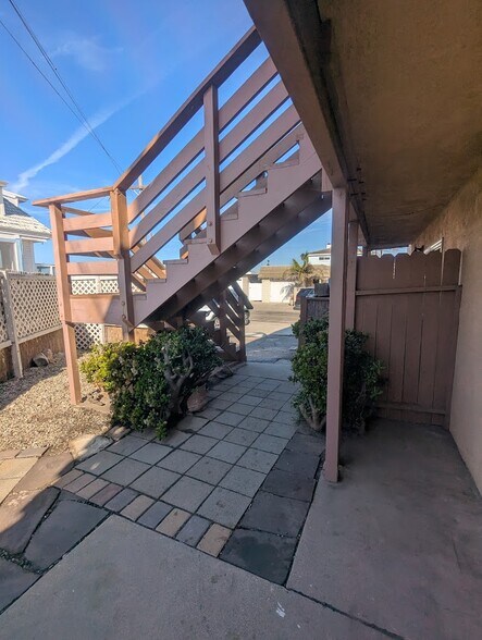 Patio entry / exit - 216 Melrose Dr