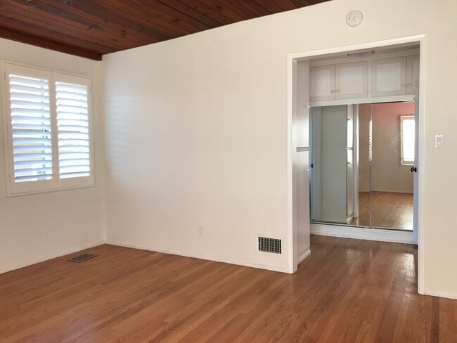 Master Bedroom - 926 Crestview Dr