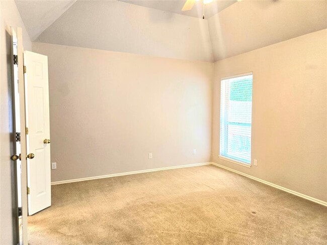 Building Photo - 1823 Chelsea Dr