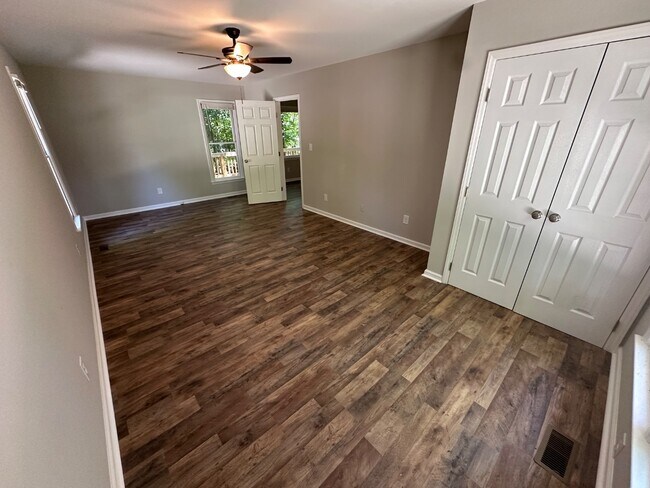 Building Photo - 5529 Continental Way