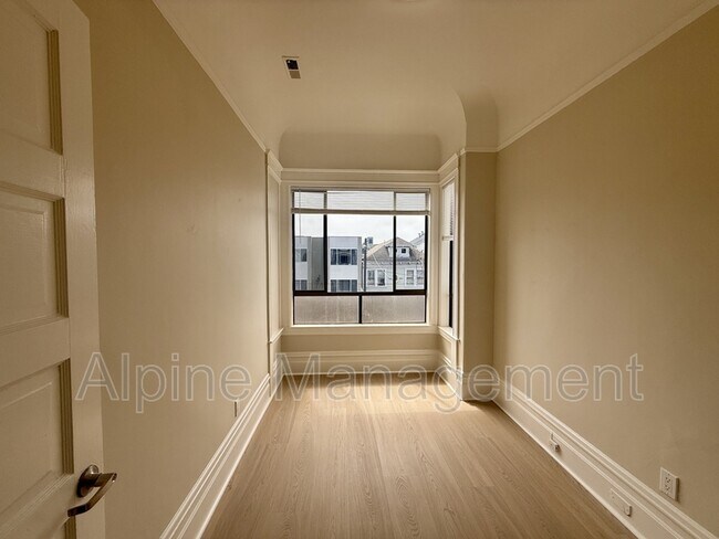 Building Photo - 272 4th Ave