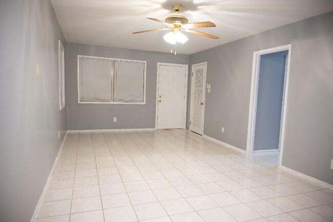 Building Photo - 1715 Jarrell Dr