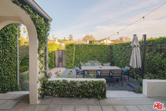 Building Photo - 513 N Mansfield Ave