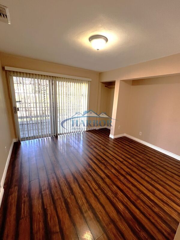 Building Photo - 227 W Cummings St