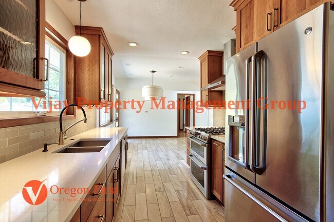 Building Photo - 12274 NW Coleman Dr