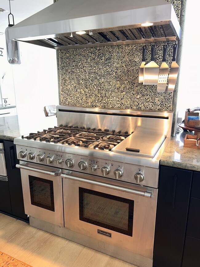 Building Photo - 3740 Ocean Dr