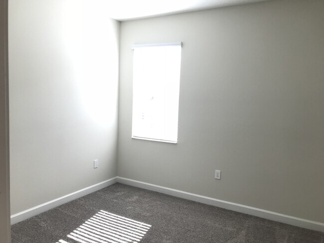 Building Photo - NEWER 3/2 Plus Den Home at The Oaks in Mos...