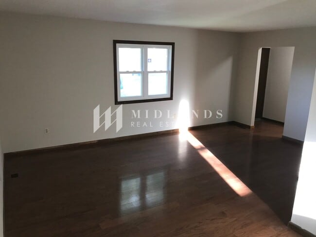 Building Photo - Aksarben Duplex