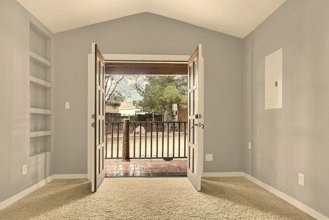 Building Photo - Upper Valley 3 Bedroom 2 Bath