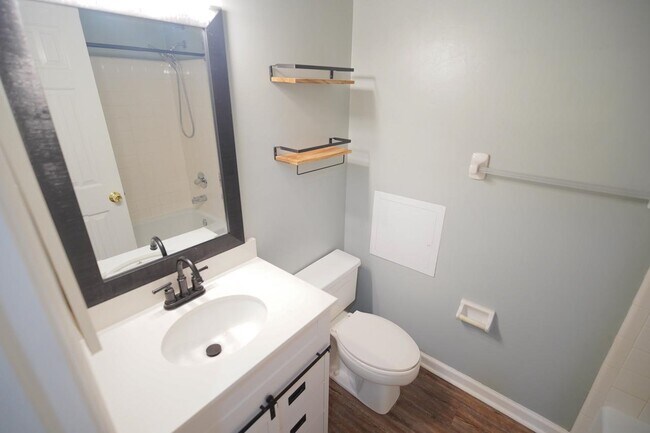 Building Photo - 3027 Oak Hammock Ln
