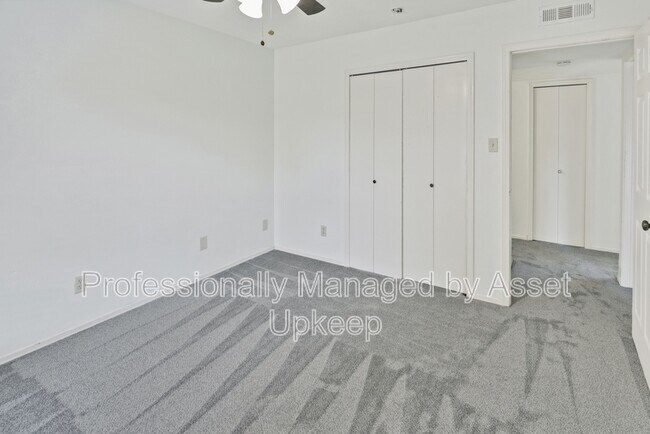 Building Photo - 1306 Clearview Dr