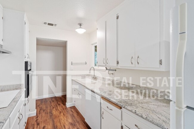 Building Photo - 3960 Annabelle Ave