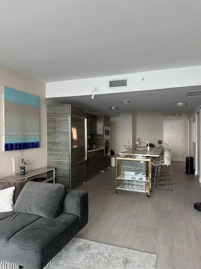 Building Photo - 460 NE 28th St