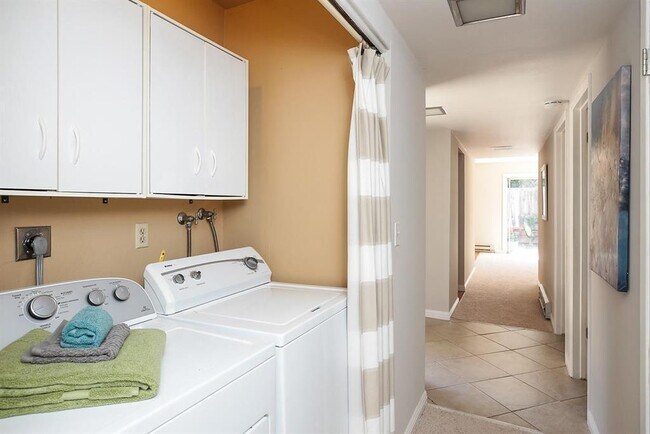 Building Photo - Belwood