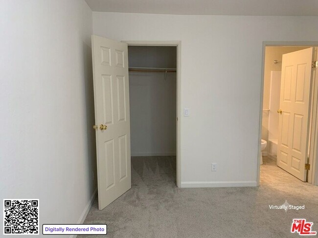 Building Photo - 545 S Manhattan Pl