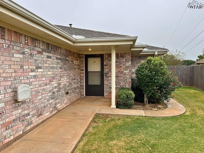 Primary Photo - 5426 Ricci St