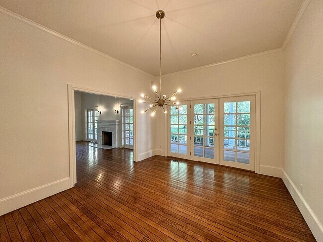 Building Photo - Stunning St. Helena Victorian Farmhouse on...