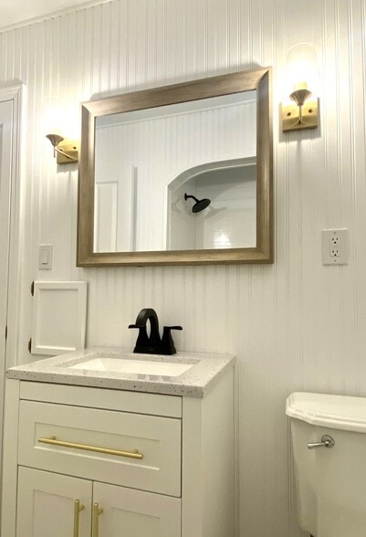 Building Photo - 1316 N Vermont Ave