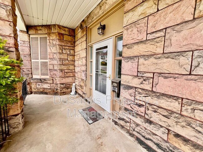 Building Photo - 212 N Highland Ave