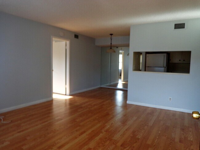 Building Photo - 7250 Golf Colony Ct
