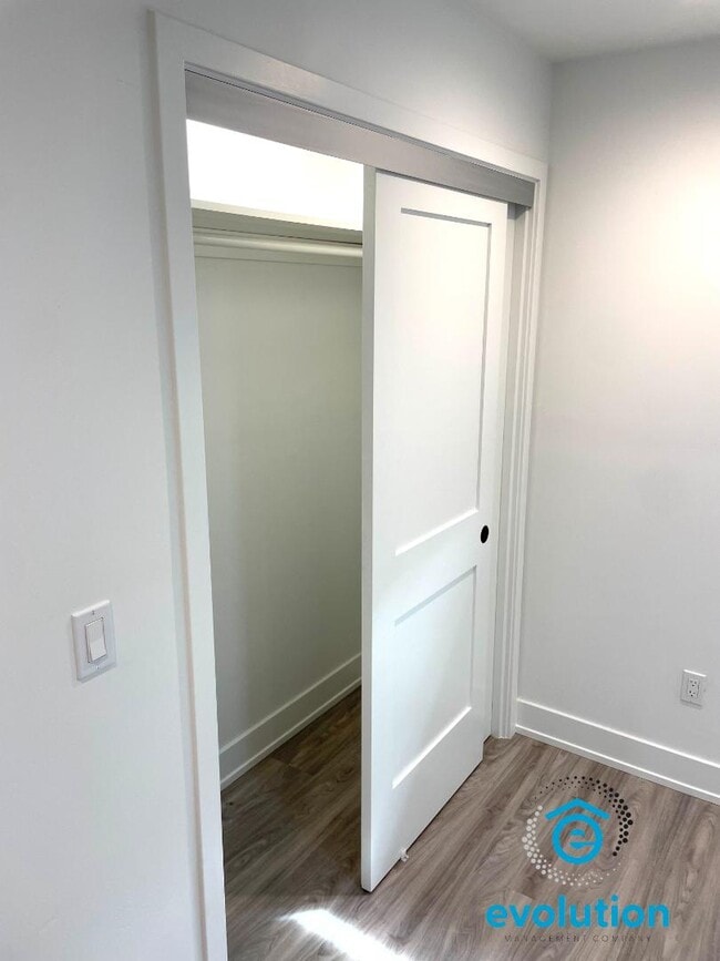 Building Photo - 8673 Golf Dr