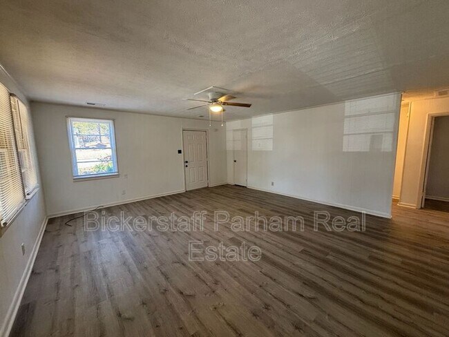 Building Photo - 231 17th Ave S