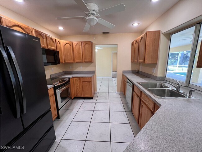 Building Photo - 234 SW 43rd St