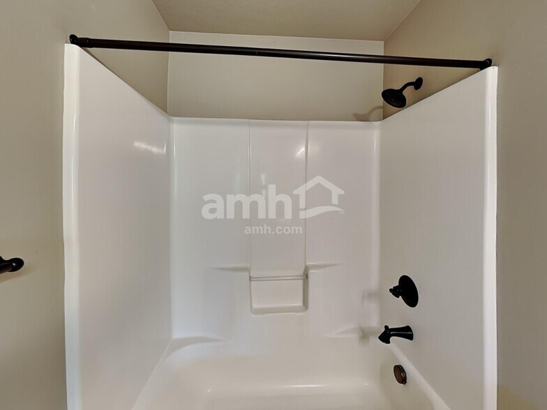 Building Photo - 440 Tulip Ave