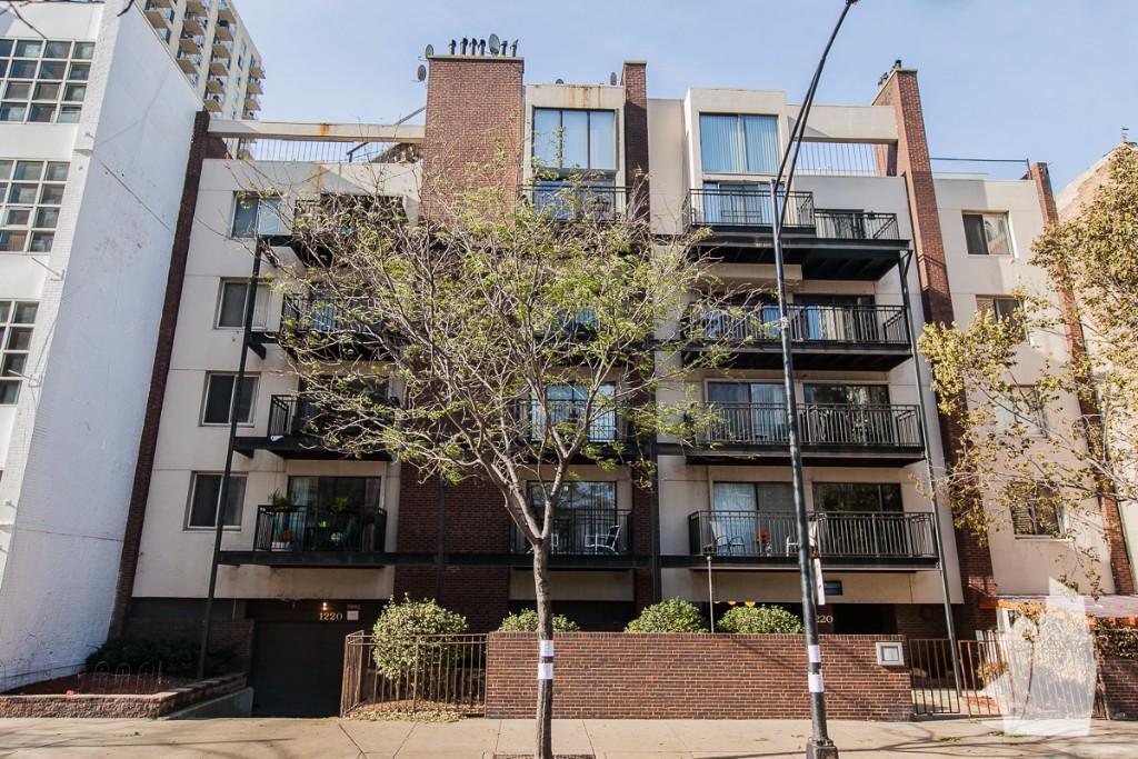 Building Photo - 1220 N La Salle Dr