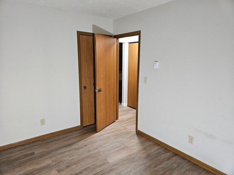 Building Photo - 610 N Wagner Ave