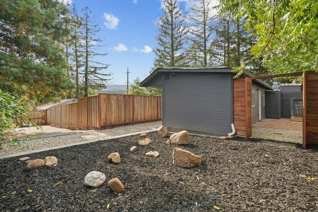 Building Photo - 789 Cañada Rd