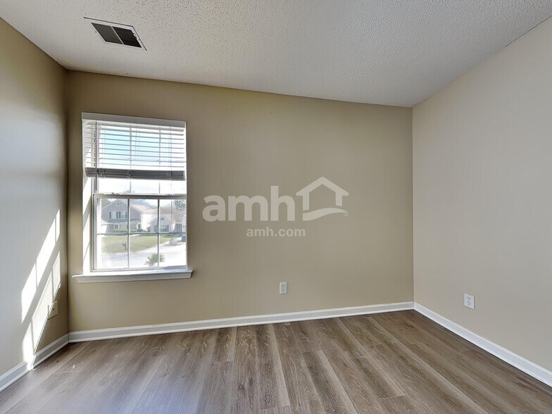 Building Photo - 210 Flat Rock Ter