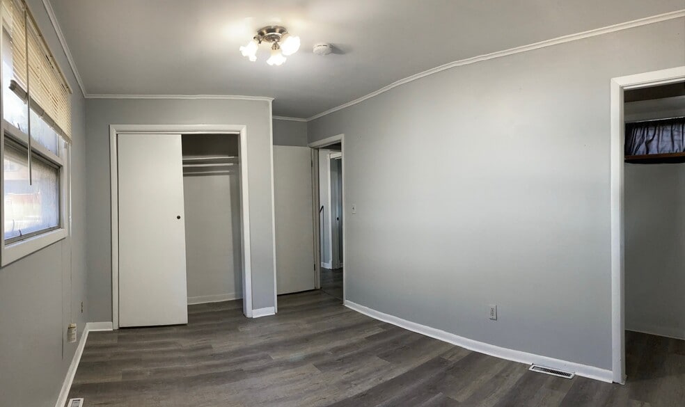 Building Photo - 947 E Market St