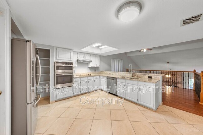 Building Photo - 13906 N Hills Village Dr