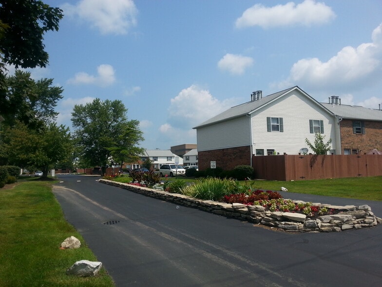 Front Entrance - 7400 Chaparral Rd