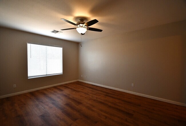 Building Photo - 3 Bed 2 Bath Single Level Home in Johnson Ranch! $1800 per month Plus fees