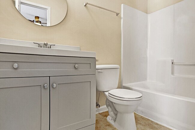 Building Photo - 2 bedroom/ 2.5 bathroom in gated St Johns ...