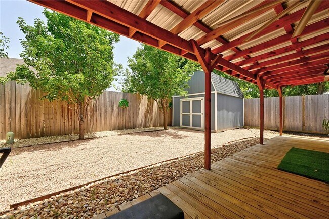 Building Photo - 3012 Rochelle Dr