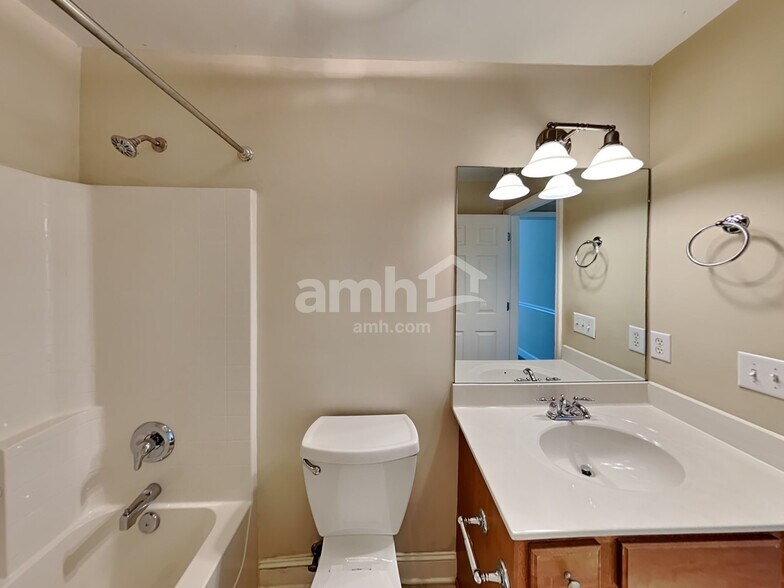 Building Photo - 313 Forest Bend Dr